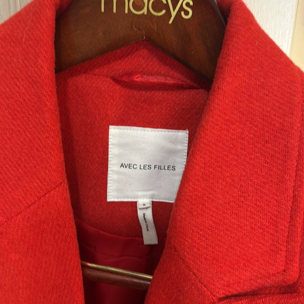 Shoulder Hourglass Coat - Picture 2 of 7
